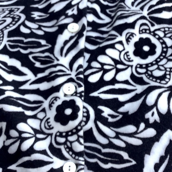 Lands' End women's black and white floral button-down cardigan sweater. - Picture 6 of 6